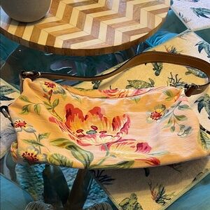 Floral Print Shoulder Bag in Peach and Pink